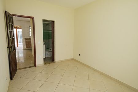 Casa para alugar com 247m², 4 quartos e 3 vagas Casa para alugar com 247m², 4 quartos e 3 vagasQuarto 1