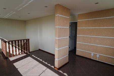 Casa para alugar com 247m², 4 quartos e 3 vagas Casa para alugar com 247m², 4 quartos e 3 vagasHall