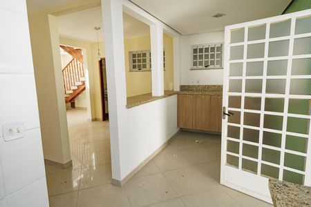 Casa para alugar com 247m², 4 quartos e 3 vagas Casa para alugar com 247m², 4 quartos e 3 vagasCozinha