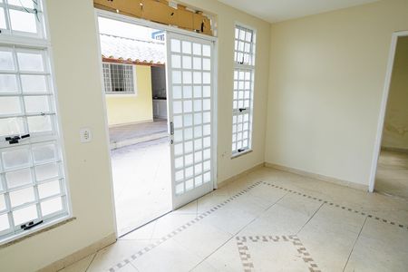 Casa para alugar com 247m², 4 quartos e 3 vagas Casa para alugar com 247m², 4 quartos e 3 vagasSala