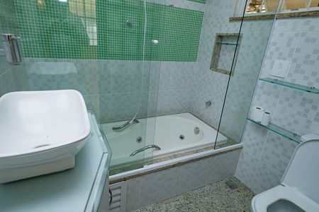 Casa para alugar com 247m², 4 quartos e 3 vagas Casa para alugar com 247m², 4 quartos e 3 vagasBanheiro da Suíte 1