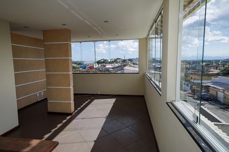 Casa para alugar com 247m², 4 quartos e 3 vagas Casa para alugar com 247m², 4 quartos e 3 vagasHall
