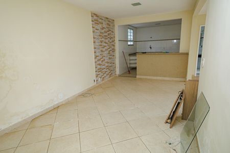 Casa para alugar com 247m², 4 quartos e 3 vagas Casa para alugar com 247m², 4 quartos e 3 vagasSala