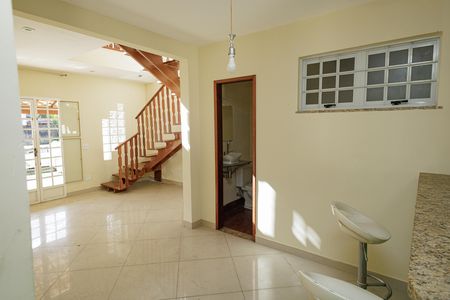 Casa para alugar com 247m², 4 quartos e 3 vagas Casa para alugar com 247m², 4 quartos e 3 vagasCopa