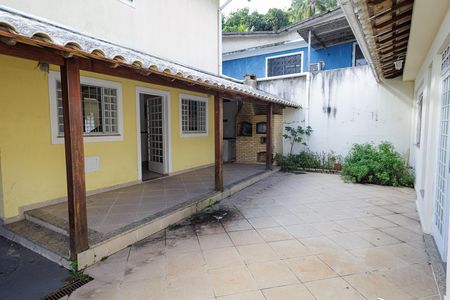 Casa para alugar com 247m², 4 quartos e 3 vagas Casa para alugar com 247m², 4 quartos e 3 vagasQuintal