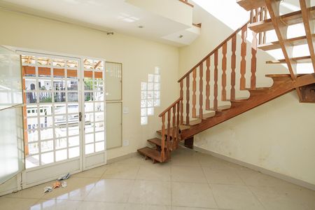 Casa para alugar com 247m², 4 quartos e 3 vagas Casa para alugar com 247m², 4 quartos e 3 vagasSala