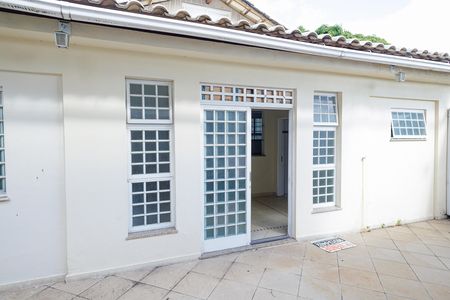 Casa para alugar com 247m², 4 quartos e 3 vagas Casa para alugar com 247m², 4 quartos e 3 vagasCasa de hospedes