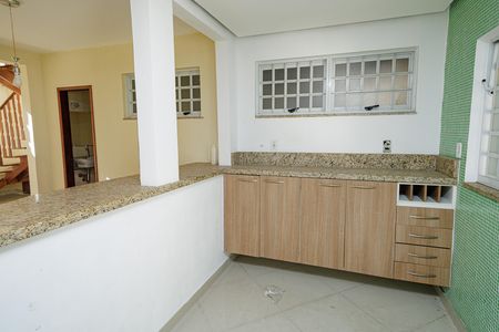 Casa para alugar com 247m², 4 quartos e 3 vagas Casa para alugar com 247m², 4 quartos e 3 vagasCozinha
