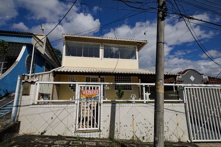Casa para alugar com 247m², 4 quartos e 3 vagas Casa para alugar com 247m², 4 quartos e 3 vagasFachada