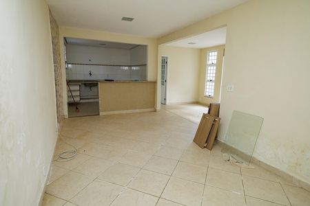 Casa para alugar com 247m², 4 quartos e 3 vagas Casa para alugar com 247m², 4 quartos e 3 vagasSala