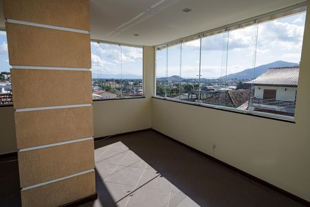 Casa para alugar com 247m², 4 quartos e 3 vagas Casa para alugar com 247m², 4 quartos e 3 vagasHall