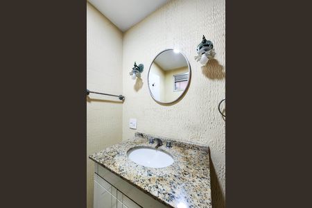 Apartamento para alugar com 177m², 3 quartos e 1 vaga Apartamento para alugar com 177m², 3 quartos e 1 vagaBanheiro 2