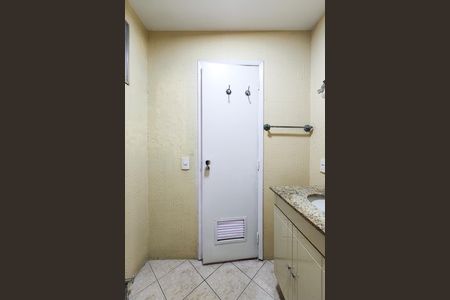 Apartamento para alugar com 177m², 3 quartos e 1 vaga Apartamento para alugar com 177m², 3 quartos e 1 vagaBanheiro 2