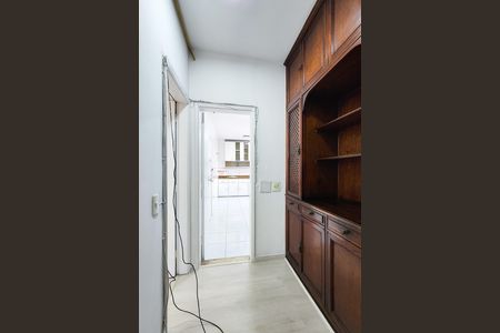 Apartamento para alugar com 177m², 3 quartos e 1 vaga Apartamento para alugar com 177m², 3 quartos e 1 vagaCorredor