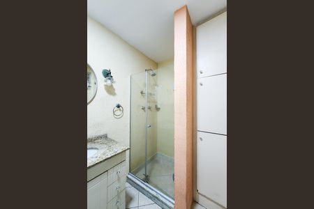 Apartamento para alugar com 177m², 3 quartos e 1 vaga Apartamento para alugar com 177m², 3 quartos e 1 vagaBanheiro 2