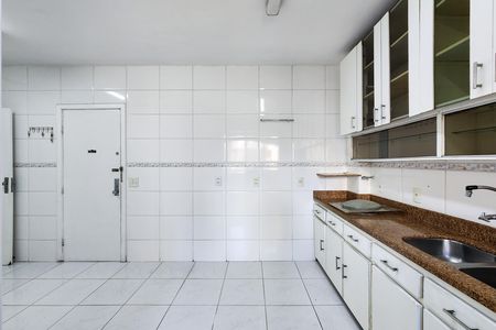 Apartamento para alugar com 177m², 3 quartos e 1 vaga Apartamento para alugar com 177m², 3 quartos e 1 vagaCozinha