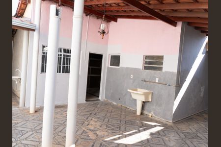 Casa para alugar com 200m², 3 quartos e 4 vagasQuintal