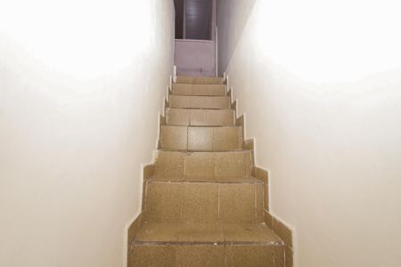 Casa para alugar com 90m², 2 quartos e 1 vaga Casa para alugar com 90m², 2 quartos e 1 vagaEscada