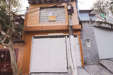 Casa para alugar com 90m², 2 quartos e 1 vaga Casa para alugar com 90m², 2 quartos e 1 vagaFachada