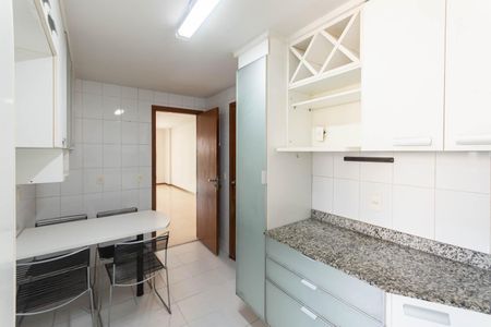 Apartamento à venda com 210m², 3 quartos e 2 vagasCozinha