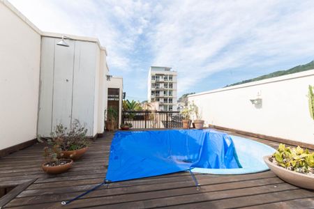 Apartamento à venda com 210m², 3 quartos e 2 vagasCobertura