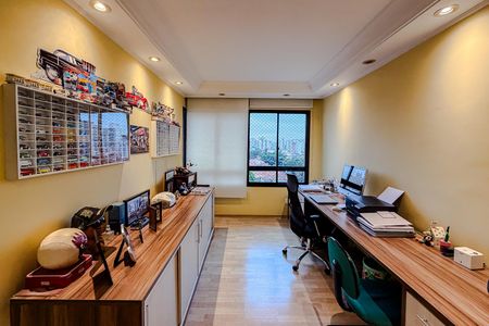 Apartamento à venda com 191m², 4 quartos e 2 vagas Apartamento à venda com 191m², 4 quartos e 2 vagasEscritório