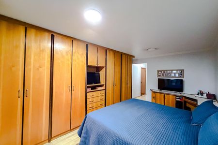 Apartamento à venda com 191m², 4 quartos e 2 vagas Apartamento à venda com 191m², 4 quartos e 2 vagasQuarto 1 - Suíte