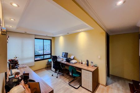 Apartamento à venda com 191m², 4 quartos e 2 vagas Apartamento à venda com 191m², 4 quartos e 2 vagasEscritório