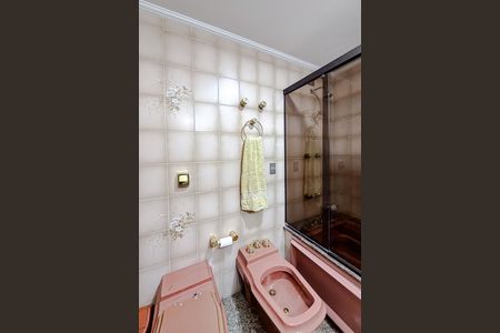 Apartamento à venda com 191m², 4 quartos e 2 vagas Apartamento à venda com 191m², 4 quartos e 2 vagasBanheiro da Suíte