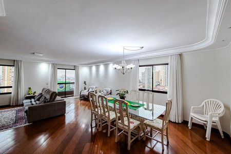 Apartamento à venda com 191m², 4 quartos e 2 vagas Apartamento à venda com 191m², 4 quartos e 2 vagasSala