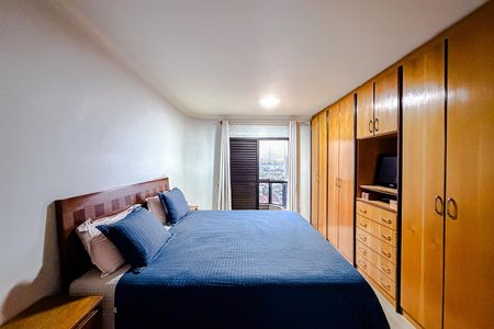 Apartamento à venda com 191m², 4 quartos e 2 vagas Apartamento à venda com 191m², 4 quartos e 2 vagasQuarto 1 - Suíte
