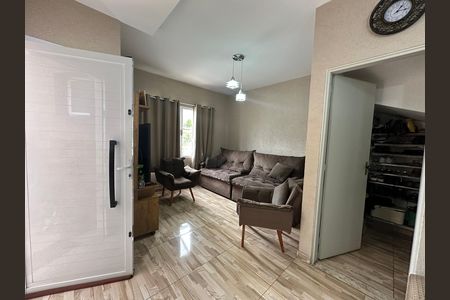 Casa à venda com 110m², 3 quartos e 2 vagasSala