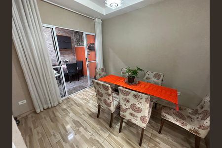 Casa à venda com 110m², 3 quartos e 2 vagasSala