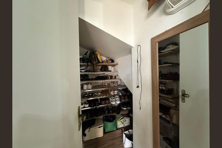 Casa à venda com 110m², 3 quartos e 2 vagasCloset