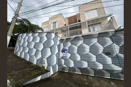 Casa à venda com 110m², 3 quartos e 2 vagasFachada