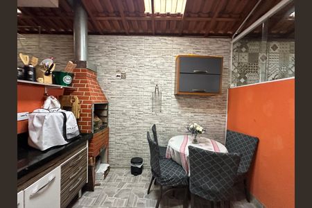 Casa à venda com 110m², 3 quartos e 2 vagasQuintal