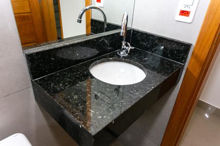 Banheiro de apartamento para alugar com 1 quarto, 60m² em Parque Maria Luiza, São Paulo