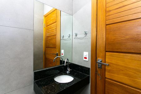Banheiro de apartamento para alugar com 1 quarto, 60m² em Parque Maria Luiza, São Paulo