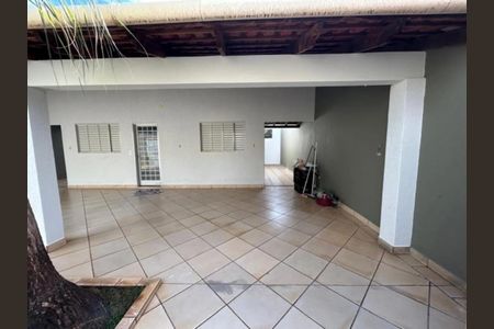 Casa para alugar com 200m², 3 quartos e 2 vagasÁrea externa