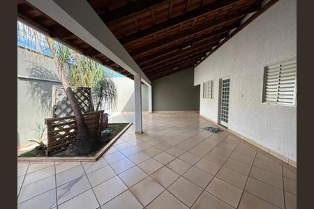 Casa para alugar com 200m², 3 quartos e 2 vagasÁrea externa