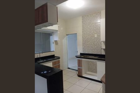 Casa para alugar com 200m², 3 quartos e 2 vagasCozinha