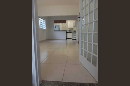 Casa para alugar com 200m², 3 quartos e 2 vagasSala