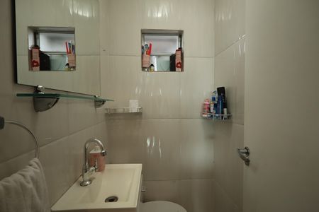 Casa de condomínio à venda com 151m², 2 quartos e 2 vagasLavabo
