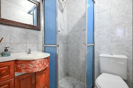 Banheiro de casa para alugar com 1 quarto, 30m² em Jardim Maria Virginia, São Paulo