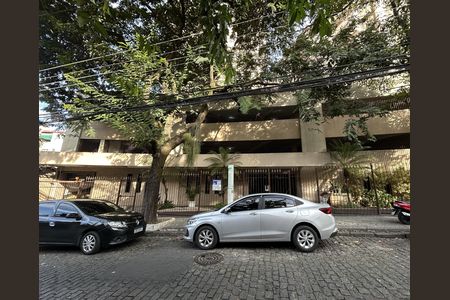Apartamento para alugar com 90m², 3 quartos e 1 vagaFachada + placa