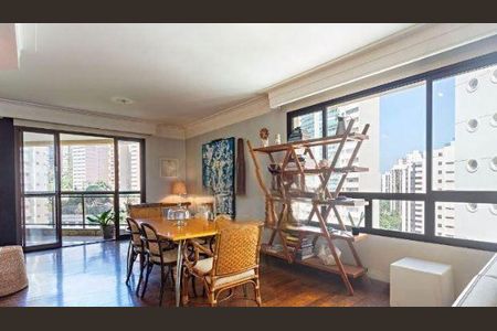 Apartamento à venda com 3 quartos, 221m² em Vila Suzana, São Paulo