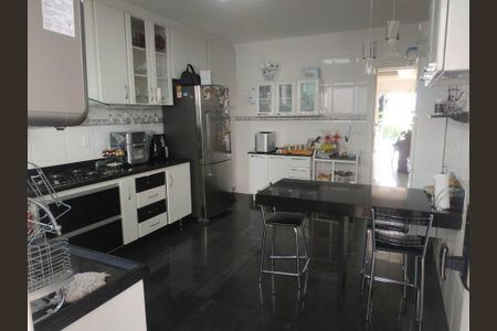 Casa para alugar com 391m², 4 quartos e 4 vagas