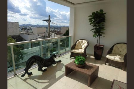Casa para alugar com 391m², 4 quartos e 4 vagas