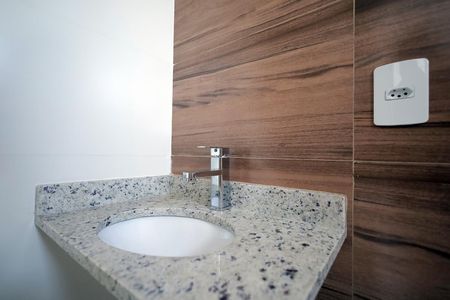 Banheiro Suíte de apartamento à venda com 2 quartos, 54m² em Vila Pires, Santo André