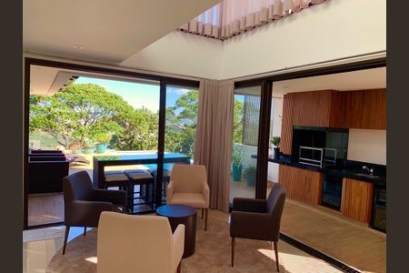 Casa à venda com 4 quartos, 604m² em Tamboré, Santana de Parnaíba